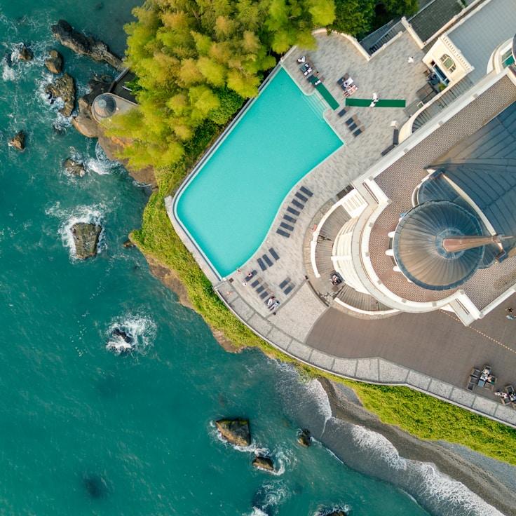 Family terraces and cafés for calm evenings in Toronto